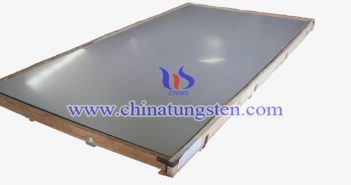 600x500x10mm 鎢合金板具有高密度、高硬度、高熔點(diǎn)的特性，能夠耐腐蝕、耐磨損，而且高溫性能好，即使在500℃的溫度下也基本保持不變，在1000℃時(shí)仍有很高的硬度。它被廣泛應(yīng)用於機(jī)械、焊接零件、熱交換器、反光器具等。 中鎢在線是一家專門從事研究、開發(fā)、生產(chǎn)、銷售鎢合金的公司，以先進(jìn)的技術(shù)力量，科學(xué)的管理制度，竭誠為您服務(wù)。本公司為客戶提供高品質(zhì)、高標(biāo)準(zhǔn)的產(chǎn)品，並且能夠根據(jù)客戶的要求生產(chǎn)各種規(guī)格和材質(zhì)的鎢合金板。 更多內(nèi)容請?jiān)L問： http://www.tungsten-alloy.com/big5/tungsten-alloy-plate.html
