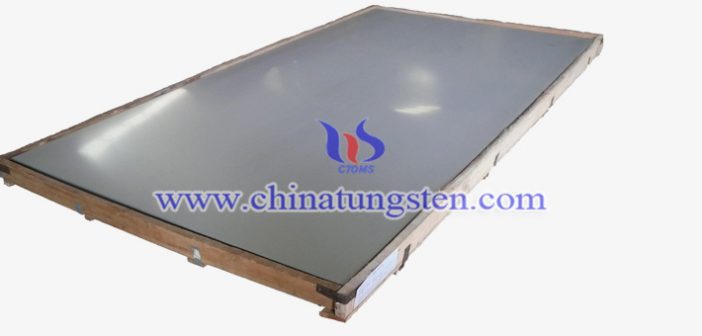 600x500x10mm 鎢合金板具有高密度、高硬度、高熔點(diǎn)的特性，能夠耐腐蝕、耐磨損，而且高溫性能好，即使在500℃的溫度下也基本保持不變，在1000℃時(shí)仍有很高的硬度。它被廣泛應(yīng)用於機(jī)械、焊接零件、熱交換器、反光器具等。 中鎢在線是一家專門從事研究、開發(fā)、生產(chǎn)、銷售鎢合金的公司，以先進(jìn)的技術(shù)力量，科學(xué)的管理制度，竭誠為您服務(wù)。本公司為客戶提供高品質(zhì)、高標(biāo)準(zhǔn)的產(chǎn)品，並且能夠根據(jù)客戶的要求生產(chǎn)各種規(guī)格和材質(zhì)的鎢合金板。 更多內(nèi)容請?jiān)L問： http://www.tungsten-alloy.com/big5/tungsten-alloy-plate.html
