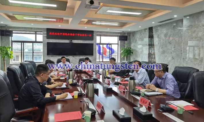 鎢協(xié)會(huì)長(zhǎng)到長(zhǎng)沙科研單位、高校及企業(yè)調(diào)研圖片