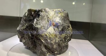 江西省科學(xué)技術(shù)獎(jiǎng)勵(lì):鎢鉬稀土項(xiàng)目 鎢礦圖片